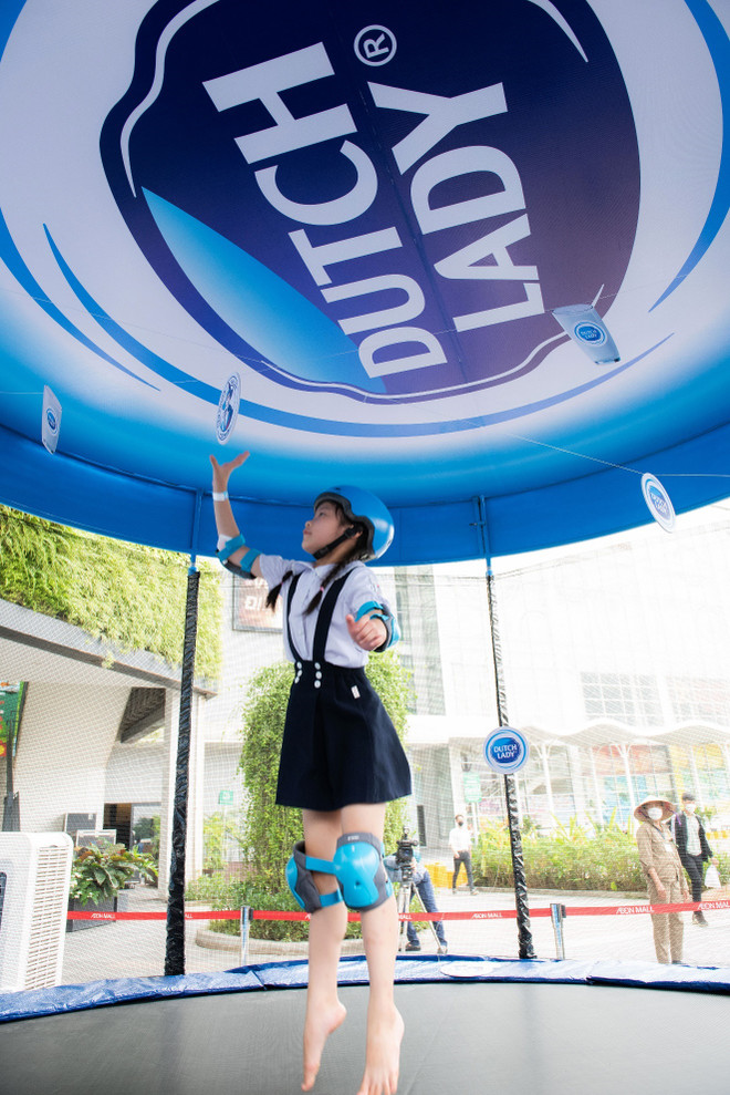 "Phát sốt" với ly sữa khổng lồ có 1-0-2 cùng "Ngại gì thử thách" ảnh 3