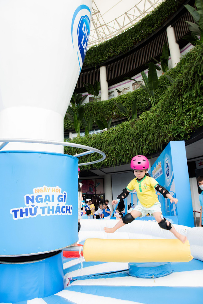 "Phát sốt" với ly sữa khổng lồ có 1-0-2 cùng "Ngại gì thử thách" ảnh 2