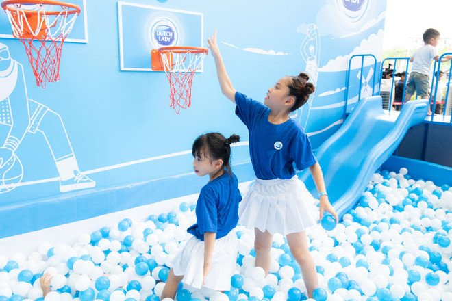 "Phát sốt" với ly sữa khổng lồ có 1-0-2 cùng "Ngại gì thử thách" ảnh 1