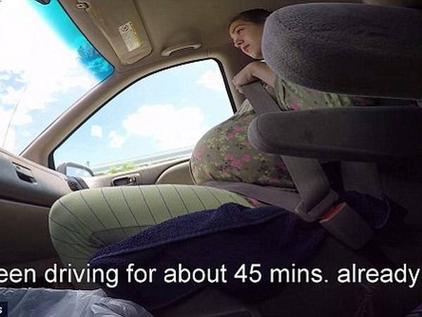 Chồng quay phim vợ sinh con trong xe trên đường đến bệnh viện ảnh 2