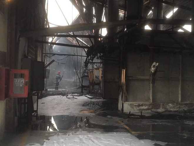 Bình Dương: Kịp thời khống chế vụ cháy lớn ở nhà máy gỗ ảnh 1