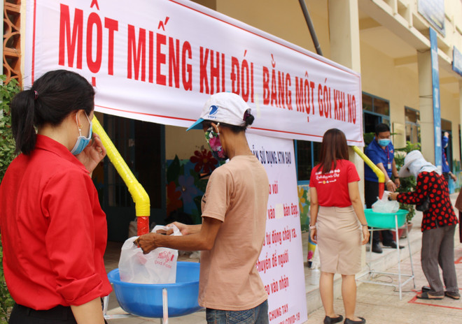 Khánh Hòa đưa hai “ATM gạo” vào hoạt động hỗ trợ người dân khó khăn ảnh 1