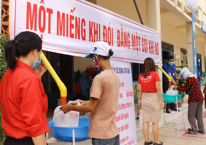 Khánh Hòa đưa hai “ATM gạo” vào hoạt động hỗ trợ người dân khó khăn ảnh 1