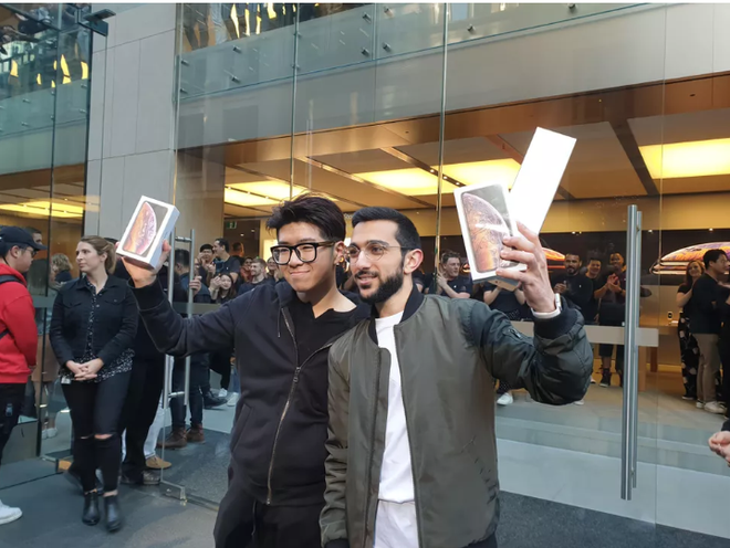 iPhone Xs chính thức lên kệ, số người xếp hàng giảm so năm ngoái ảnh 2