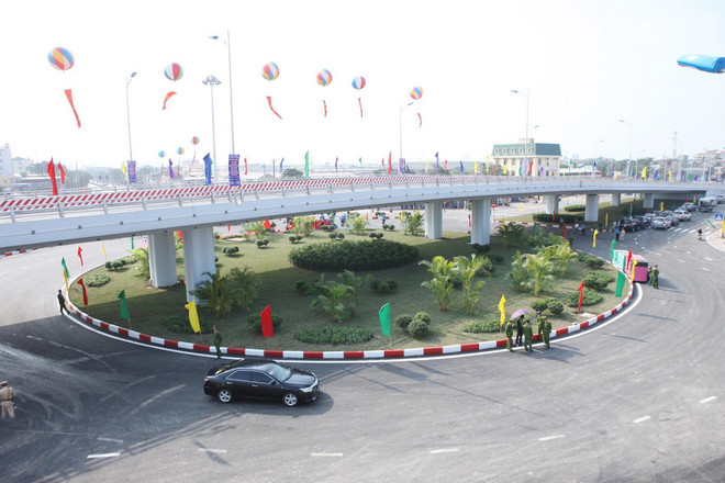 Thủ tướng thị sát một số công trình kinh tế-xã hội tại Hải Phòng ảnh 2