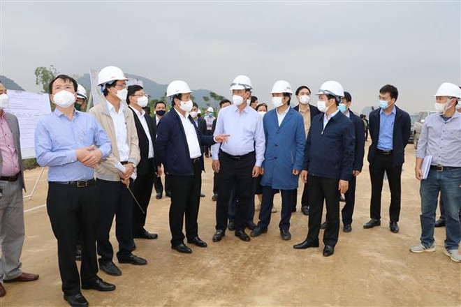 Phó Thủ tướng kiểm tra tiến độ dự án cao tốc Bắc-Nam phía Đông ảnh 2