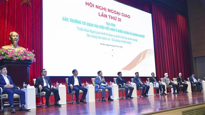 Ngoại giao kinh tế - Lấy doanh nghiệp làm trung tâm phục vụ ảnh 1