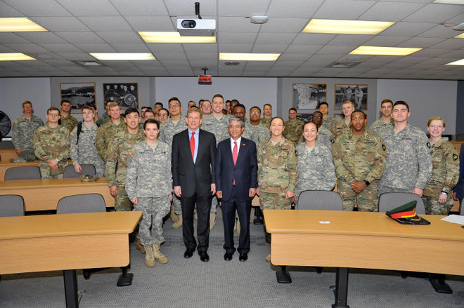Đại sứ Việt Nam thăm làm việc tại Học viện Quân sự Hoa Kỳ West Point ảnh 1