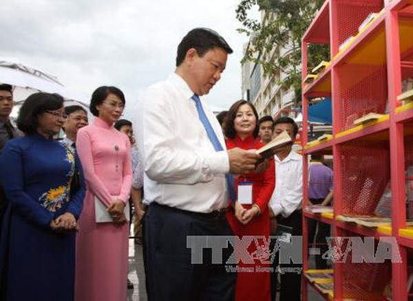 TPHCM khai mạc Lễ hội Đường sách Tết Đinh Dậu năm 2017 ảnh 2