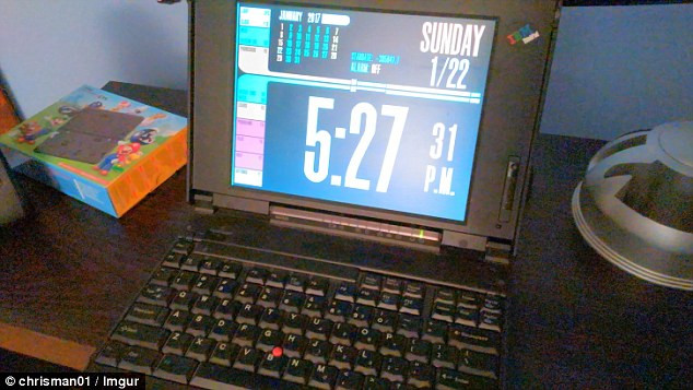 Bất ngờ thú vị khi khám phá "siêu phẩm" laptop cách đây 20 năm ảnh 1