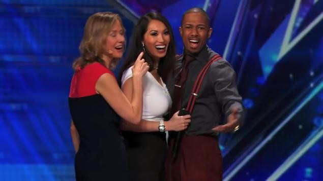 DJ quyến rũ nhất châu Á đọc kinh thánh và cầu nguyện trong tù ảnh 1