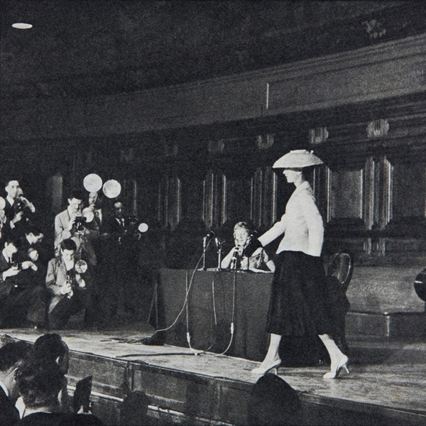 Những mẫu thiết kế không bao giờ lỗi thời trong lịch sử thời trang ảnh 11