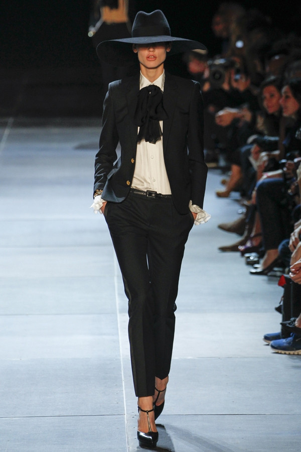 Những mẫu thiết kế không bao giờ lỗi thời trong lịch sử thời trang ảnh 22