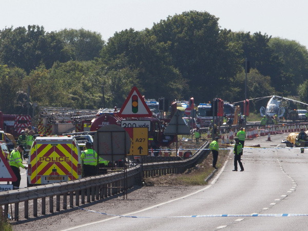 Số người thiệt mạng trong tai nạn máy bay tại Anh đã lên tới 11 ảnh 1