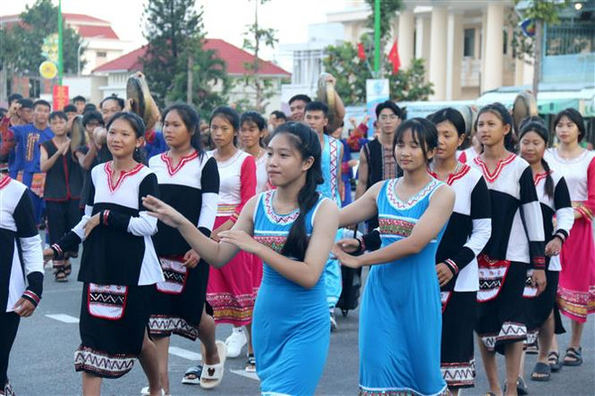 Rộn ràng Lễ hội “Sắc màu Bình Thuận” trên đường phố Phan Thiết ảnh 3