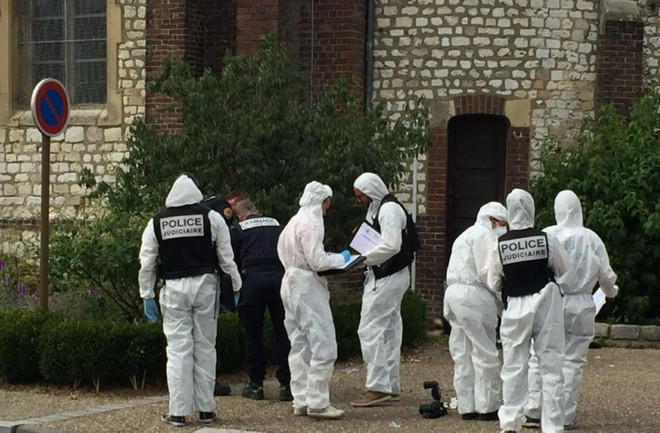 Tổ chức IS tung video về những kẻ tấn công nhà thờ ở Pháp ảnh 1