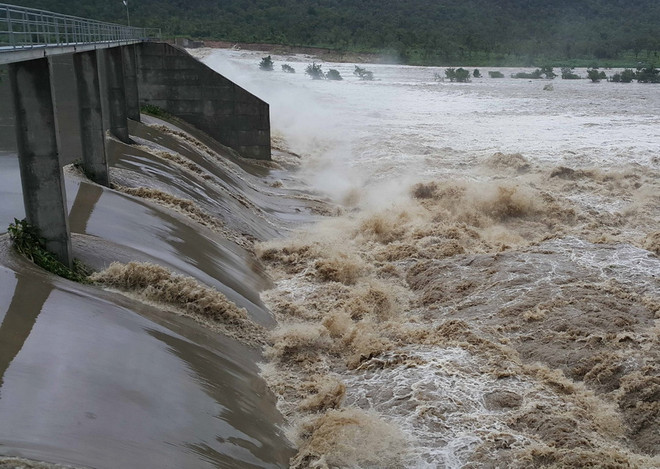 Bộ Công Thương lập hai đoàn công tác về xả lũ các đập thủy điện ảnh 1