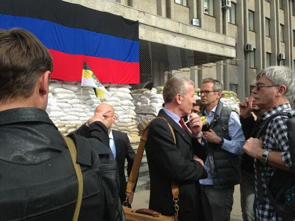 Phái bộ OSCE thị sát trận địa của người biểu tình Slavyansk ảnh 1