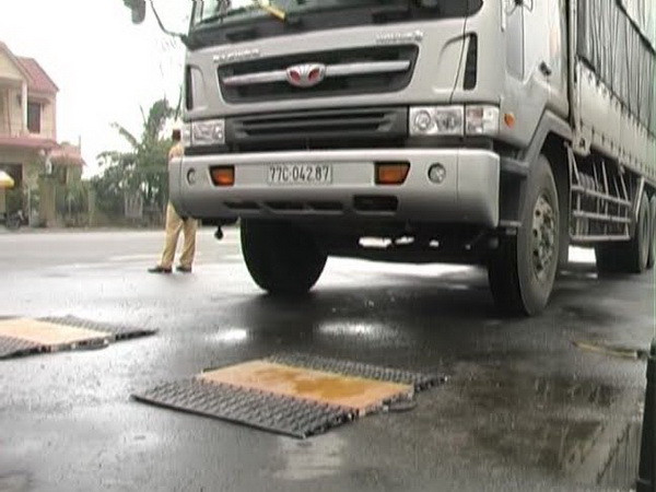 Quảng Nam: Xe tải "dàn trận" để né kiểm tra tải trọng ảnh 1