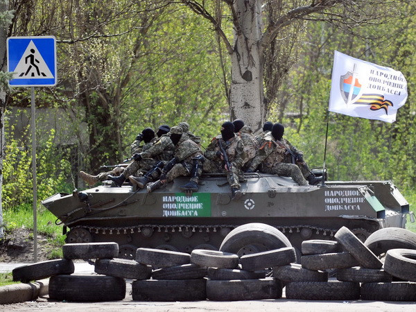 Báo Mỹ công bố ảnh tố đặc vụ Nga ở miền Đông Ukraine ảnh 1