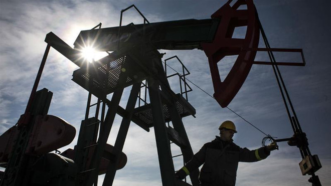 (Nguồn: Bloomberg) Saudi Arabia và Nga hợp tác ngăn chặn giá dầu lao dốc ảnh 1