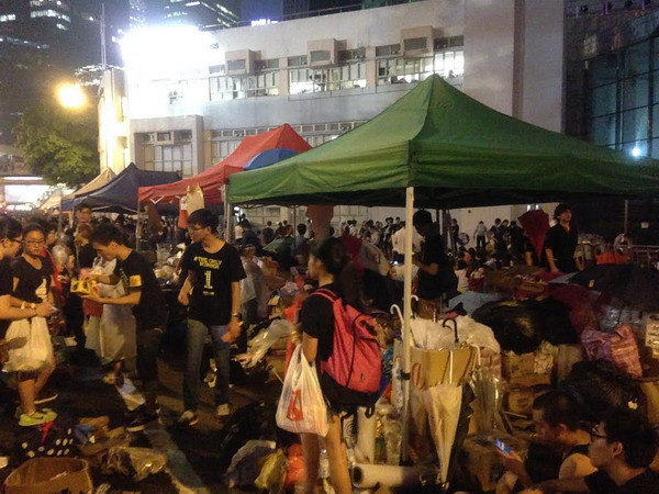 Đêm biểu tình thứ ba của người biểu tình tại Hong Kong ảnh 3