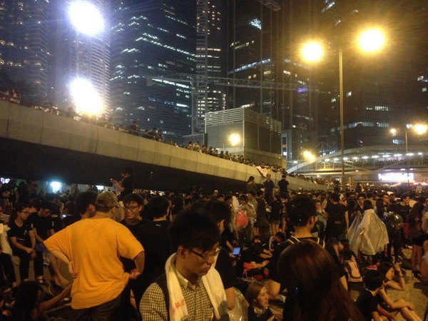 Đêm biểu tình thứ ba của người biểu tình tại Hong Kong ảnh 5