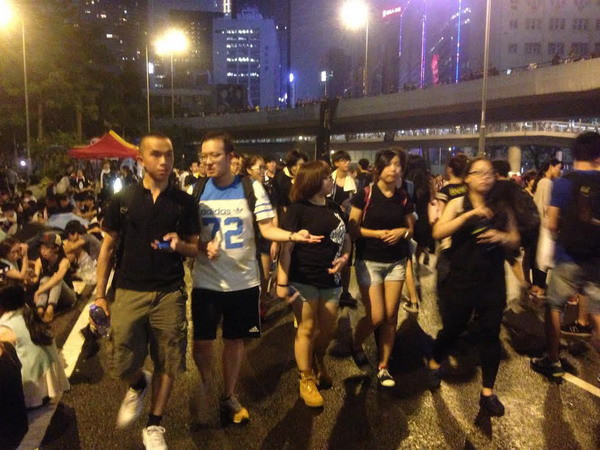 Đêm biểu tình thứ ba của người biểu tình tại Hong Kong ảnh 2