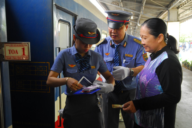 Ga Sài Gòn đồng loạt giảm giá vé nhiều tuyến đi miền Trung ảnh 1