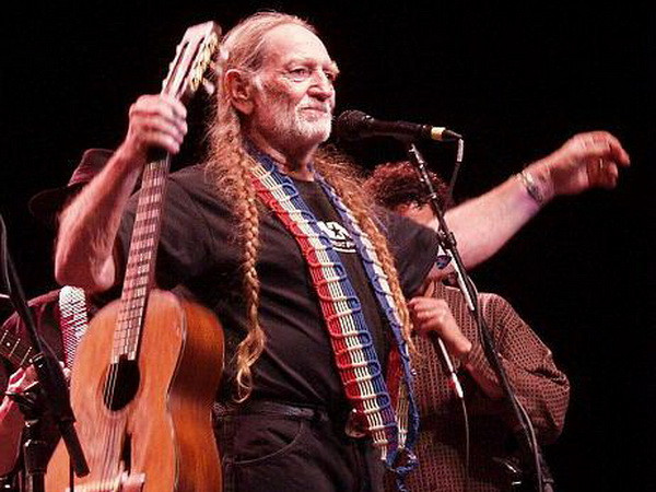 37.000 USD cho bím tóc của huyền thoại nhạc đồng quê Willie Nelson ảnh 1