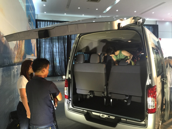 Nissan Việt Nam trình làng xe NV350 Urvan có giá hơn 1 tỷ đồng ảnh 4