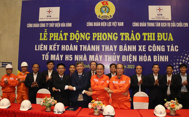 Thi đua hoàn thành thay bánh xe công tác tổ máy H5 Thuỷ điện Hòa Bình ảnh 1