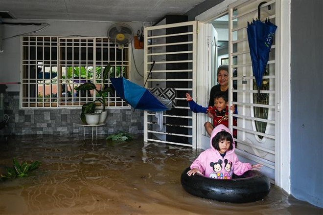 Malaysia: 4 người chết và hàng chục nghìn người phải sơ tán vì mưa lũ ảnh 2