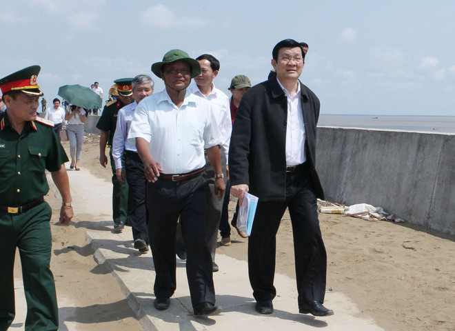 Chủ tịch nước khảo sát tuyến đê biển tại Trà Vinh, Sóc Trăng ảnh 1