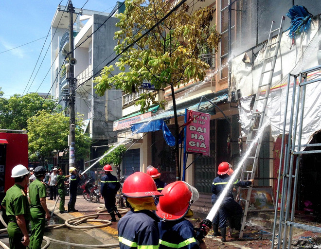Quảng Ngãi: Cháy cửa hàng bán tranh, thiệt hại 700 triệu đồng ảnh 1