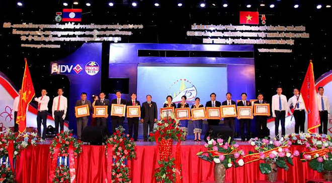 Ngân hàng Liên doanh Lào-Việt kỷ niệm 15 năm ngày thành lập ảnh 1