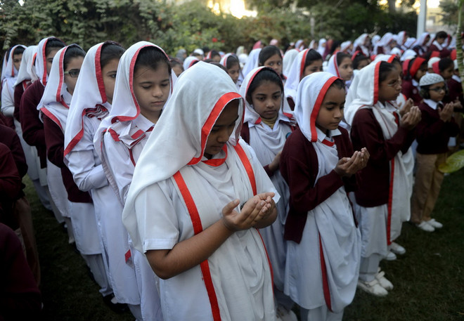 Pakistan xử tử 2 cựu phiến quân sau khi khôi phục án tử hình ảnh 1