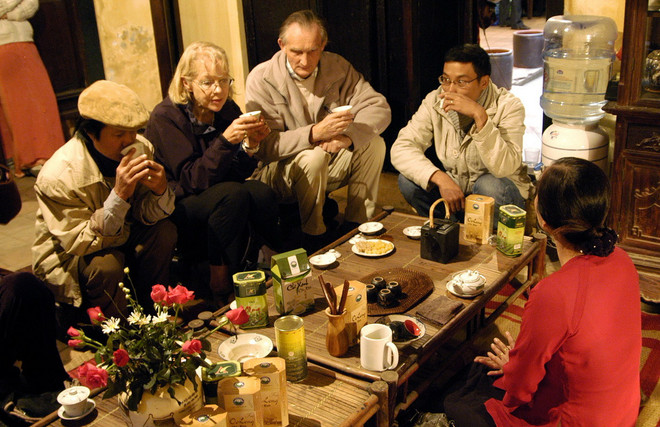 Trải nghiệm thú vị với tour đi bộ miễn phí tham quan nội đô Hà Nội ảnh 2