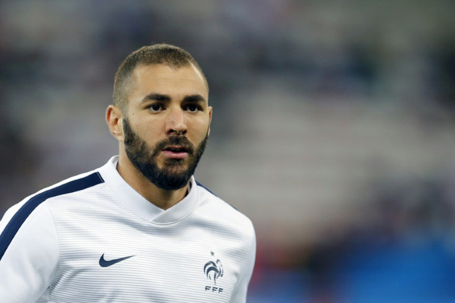 Huấn luyện viên Deschamps lại bị chỉ trích vì loại Benzema ảnh 1