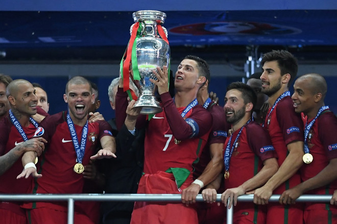 Bồ Đào Nha vô địch EURO 2016: Châu Âu là một vòng tròn ảnh 1