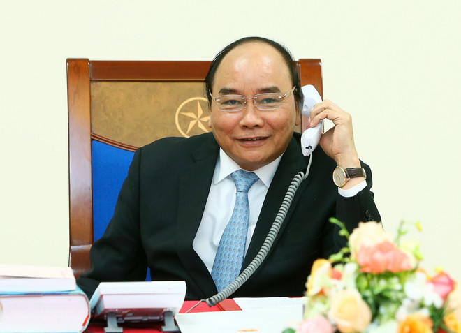 Thủ tướng Nguyễn Xuân Phúc điện đàm với Tổng thống đắc cử Hoa Kỳ Donald Trump. (Ảnh: Thống Nhất/TTXVN) Thủ tướng Nguyễn Xuân Phúc điện đàm với ông Donald Trump ảnh 1