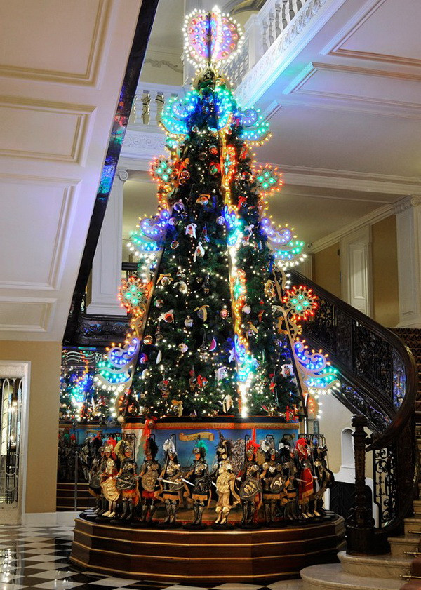 Các thương hiệu thời trang thế giới "lột xác" trong mùa lễ hội ảnh 10