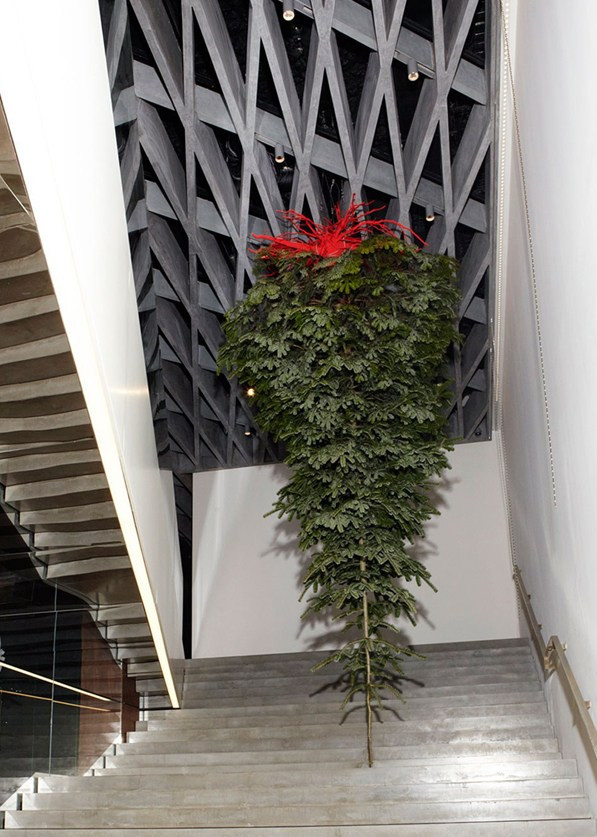 Các thương hiệu thời trang thế giới "lột xác" trong mùa lễ hội ảnh 14