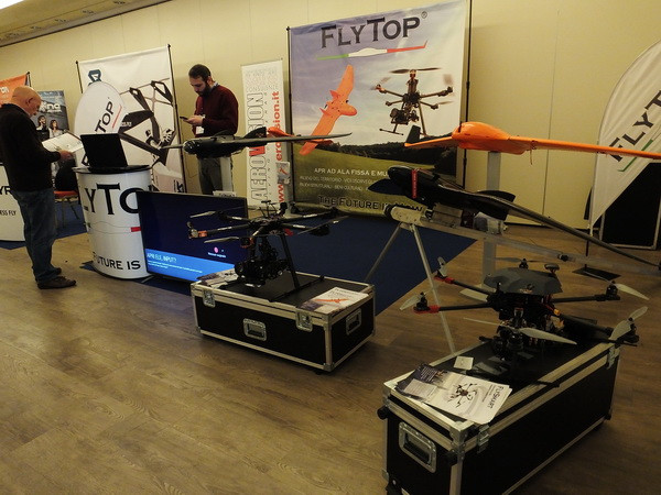 Thiết bị Drone được cất cánh hợp pháp trên bầu trời Rome ảnh 1