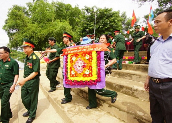 Sư đoàn 304 tổ chức đền ơn đáp nghĩa, tri ân các anh hùng liệt sỹ ảnh 1