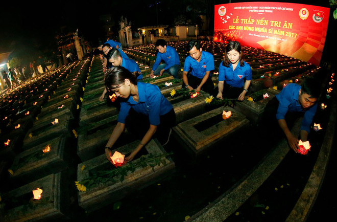 Tuổi trẻ Thông tấn thắp nến tri ân, tiếp bước những người anh hùng ảnh 2
