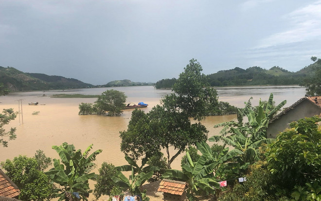 Nghệ An: Nam Đàn ngập sâu trong lũ, cuộc sống người dân bị đảo lộn ảnh 1