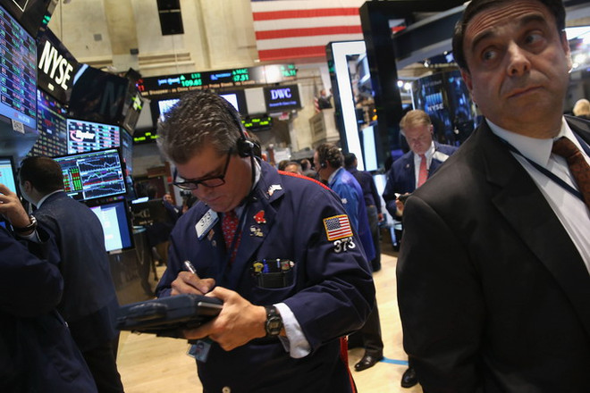 Phố Wall biến động trái chiều trước thềm cuộc họp của Fed ảnh 1