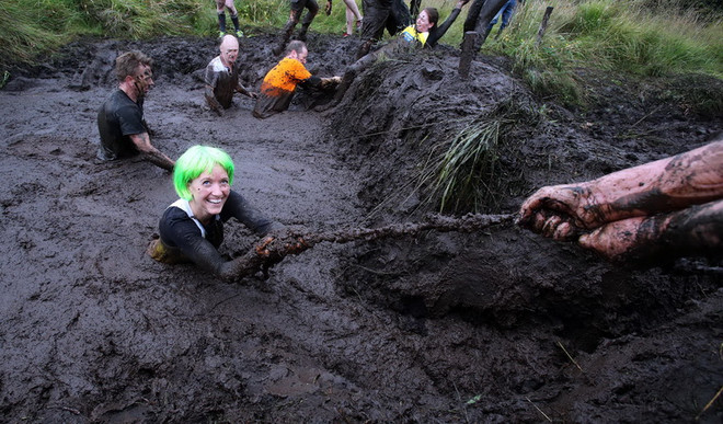 [Photo] Độc đáo cuộc đua trong bùn gây quỹ từ thiện tại Anh ảnh 2