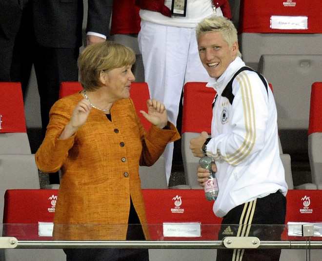 Những khoảnh khắc vàng của người hùng Bastian Schweinsteiger ảnh 12